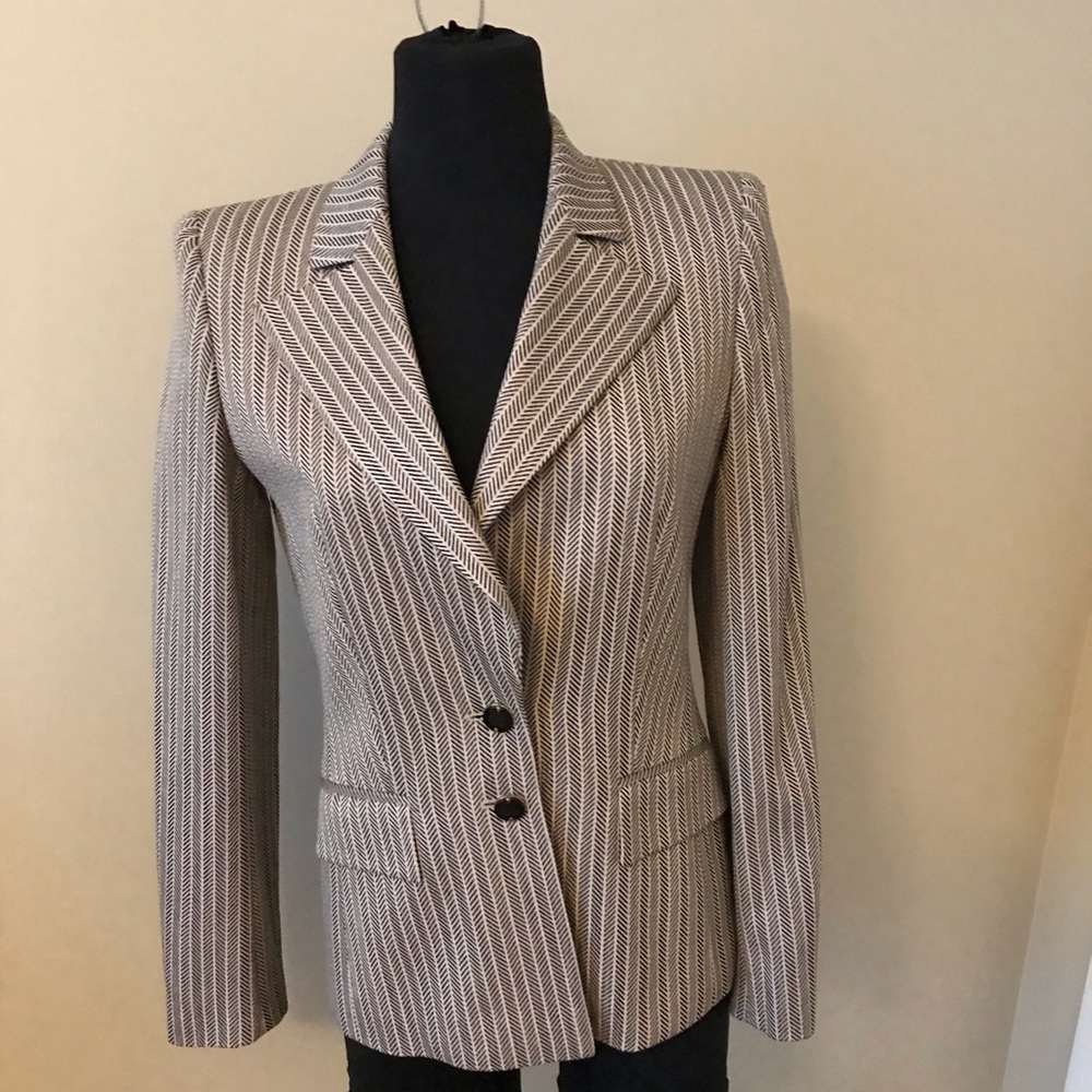 Escada jacket. Beige and black size 34